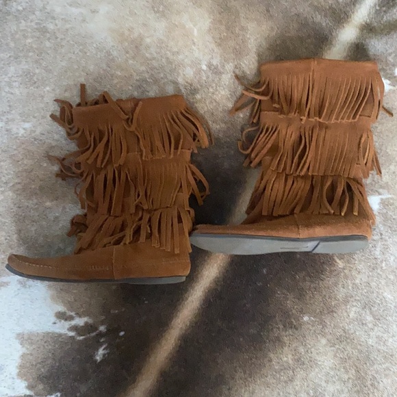 Minnetonka Fringe Boot size 10 - Picture 3 of 6